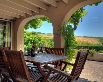 WILLOWS, pet friendly, country holiday cottage in Charmouth - Charmouth - Patio