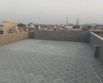 Bedrooms with Private Bath, and Luxury Car with driver - 301 - Gaya - Balkon