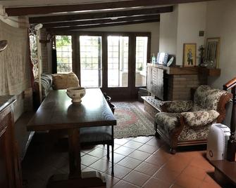 Lovely and peaceful country house - Fidenza - Sala de estar