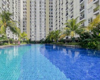 Redliving Apartemen Cinere Resort - Gold Room - Depok - Pool