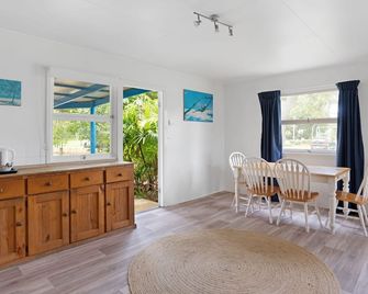 The Shack Rainbow Beach - Pets Welcome - Fully Fenced - Close to Beach - Rainbow Beach - Їдальня