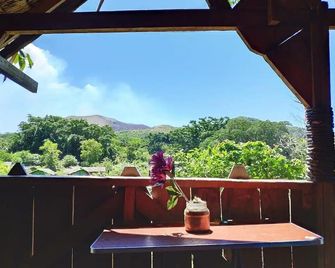 Tanna Volcano View Tree House - Tanna - Balcón