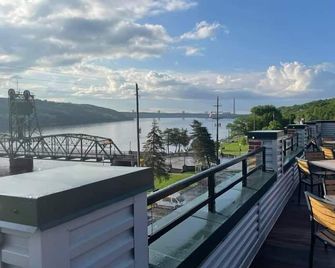 Water Street Inn - Stillwater - Varanda