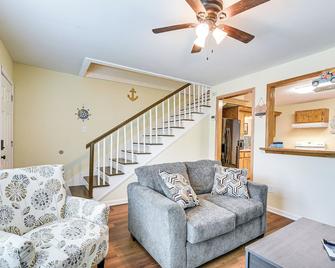 1 Mi to Historic Pleasure Pier Galveston Home - Galveston - Sala de estar