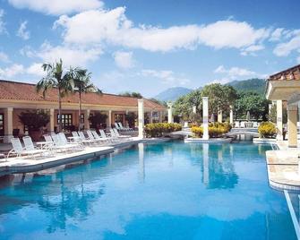 Grand Coloane Resort - Makao - Havuz