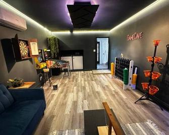 Austin Staycation Spot by The Key Rentals - Austin - Living room