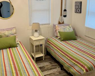 Vintage Dog-friendly Dewey Beach Cottage - 125 steps to the beach! - Dewey Beach - Bedroom
