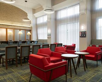 Hampton Inn & Suites Arundel Mills/Baltimore - Hanover - Sala de estar