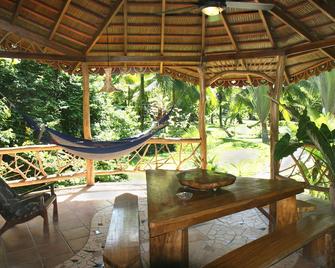 Hotel La Costa de Papito - Puerto Viejo de Talamanca - Patio