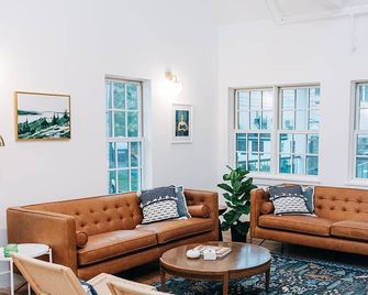 Beautiful 3-Bed 2.5 bath in downtown Freeport - Freeport - Huiskamer