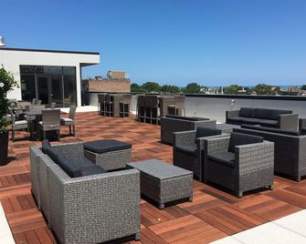 Hampton Inn Chicago North/Loyola Station - Chicago - Patio