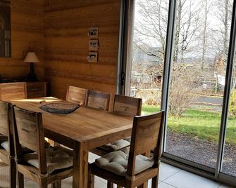 Charming Chalet With All Comfort At 15min From The Slopes, 300m From The Lake, Shops At 5min - Picherande - Salle à manger