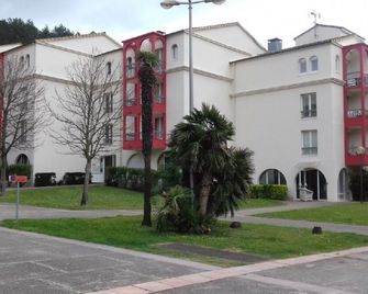Studios Curistes 4 ème étage avec Balcon, ascenceur et parking Lamalou les Bains - Lamalou-les-Bains - Bâtiment
