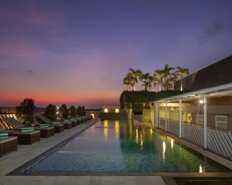Primebiz Hotel Kuta - Kuta - Pool