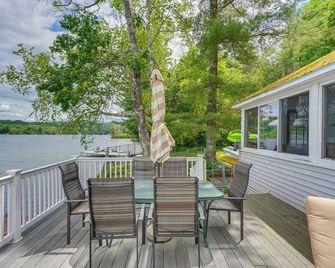 Massachusetts Lake House with Dock - Pets Welcome! - New Marlborough - Balcony