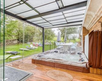 Magical & historic gîte 65 pers. Cousinades-Seminars-Weddings, . - Château-Thierry - Patio