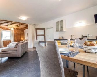 openspace Hasenöhrl für 2 · nicole apartments - Morter - Eetruimte