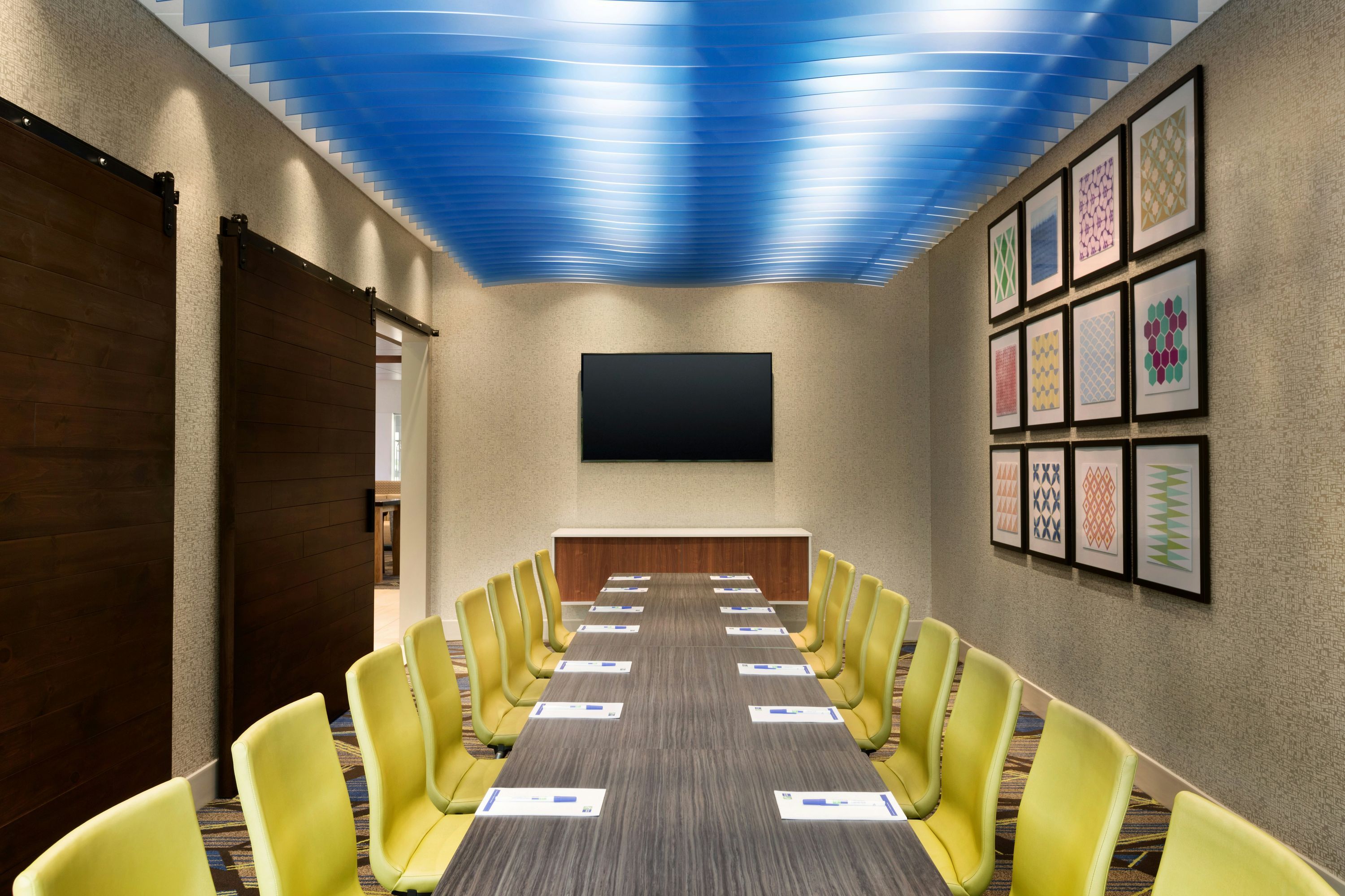 Holiday Inn Express & Suites Savannah W - Chatham Parkway By IHG - סאוואנה - חדר ישיבות