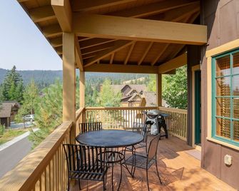 Mountainside Townhome, private Hot Tub, Pet Friendly - Donnelly - Balkón