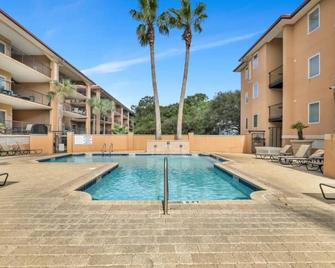 3 BR Condo 2 Pools, Hot Tub, Walk to Beach - Tybee Island - Pool