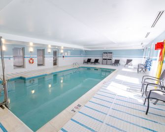 Holiday Inn Express Neptune By IHG - Neptune - Bazén