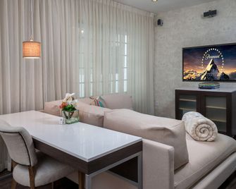 The Marlin Hotel - Miami Beach - Living room