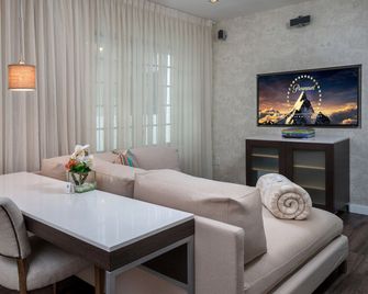 The Marlin Hotel - Miami Beach - Living room