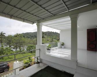 Lake N Hill Home stay - Thrissur - Balcony
