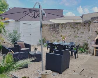 Charming and quiet town center house - Châteaubriant - Patio