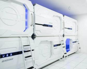 RedDoorz Hostel near Taman Puring - Jakarta - Laundry facility