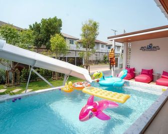 Ongsa Poolvilla Udonthani - Udon Thani - Pool