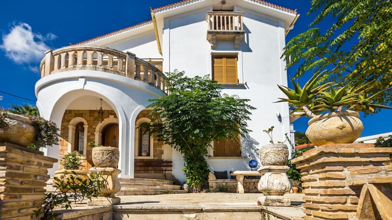 Blue Horizon Studios & Apartments