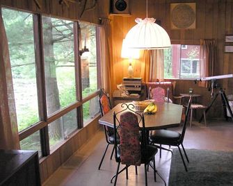 Tranquil, Fishing, Canoeing Paradise On The Gorgeous Severn River - Gravenhurst - Comedor