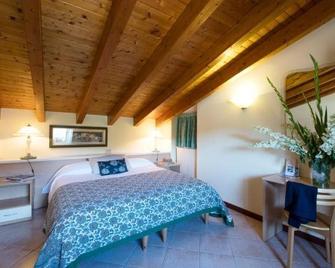 Hotel Baia di Paré - Valmadrera - Bedroom