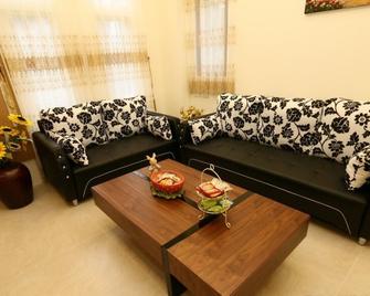 歐若菈城堡民宿 - 羅東鎮 - 客廳