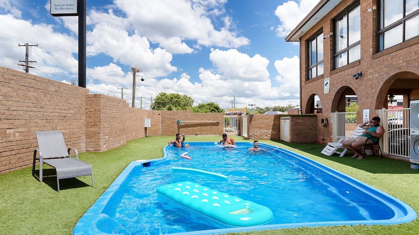 Cumberland Motor Inn