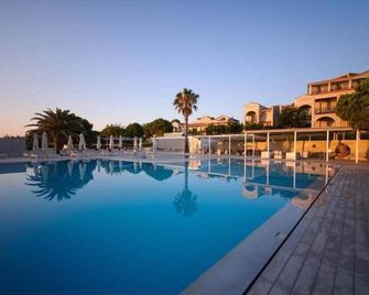 The Bay Hotel & Suites - Vasilikos - Pool