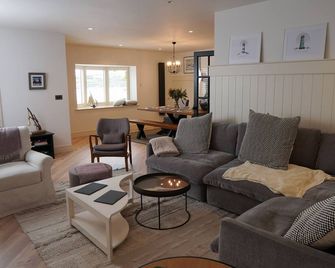 Newly Renovated Charming Cottage on the Scilly Walk - Kinsale - Living room
