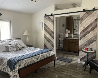 Serene & comfortable Southwestern home in Dalhart for you and your pets… - Dalhart - Slaapkamer