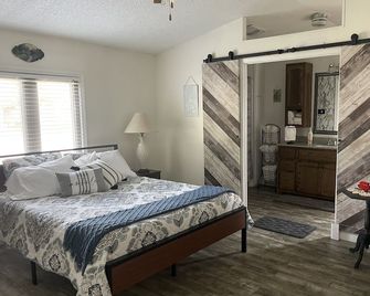 Serene & comfortable Southwestern home in Dalhart for you and your pets… - Dalhart - Slaapkamer
