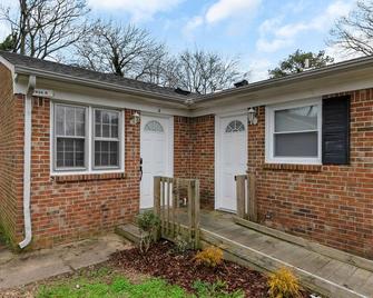 Central 3 Br- W/D + Dogs Ok! - נורפולק - בניין