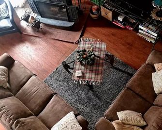 Inviting Cabin on a quiet cul-de-sac in Payson. - Payson - Living room