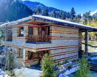 Banon Resorts - Manali - Building