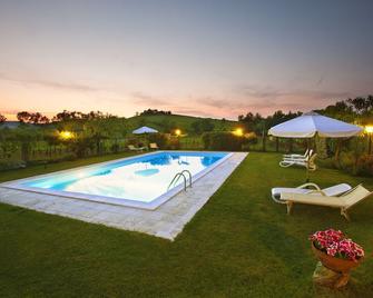 Agriturismo Il Fienile - מונטפולצ'אנו - בריכה