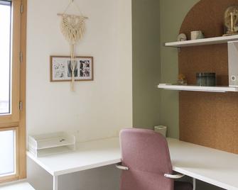 Spacious and light-filled nest with balcony - Aubervilliers - Business centre