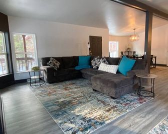 Welcome To Mille Lacs Lake, Where Lake Adventure Meets Cozy Retreat! - Onamia - Living room