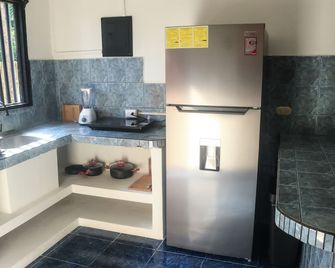 Tropical Camas Surf House - ג'אקו - מטבח