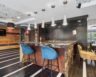 CozySuites Mill District with pool, gym #03 - Mineápolis