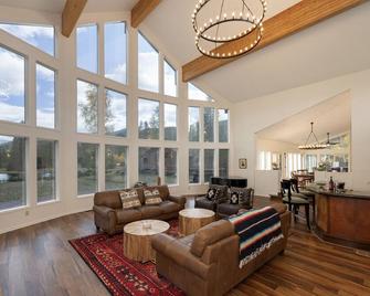 Arapaho Valley Ranch - Granby - Living room