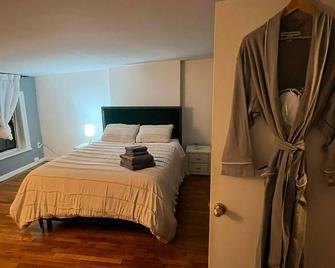 Charming Historic 1 Bedroom Apt in Fort Greene Brownstone - Brooklyn